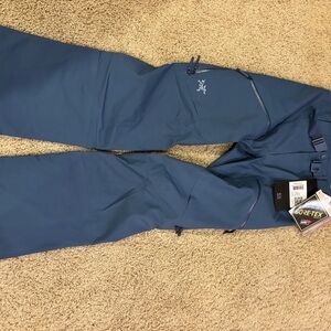 Arcteryx women sentinel skiing pants size2 NWT